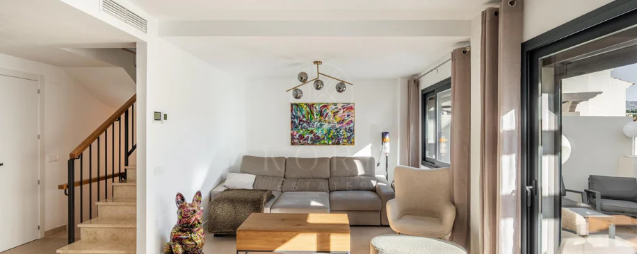Wonderful three-bedroom townhouse located in the gated community of Agra Residencial, Estepona