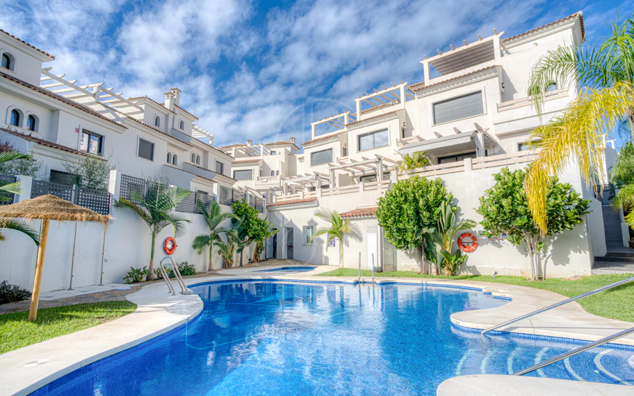 Wonderful three-bedroom townhouse located in the gated community of Agra Residencial, Estepona