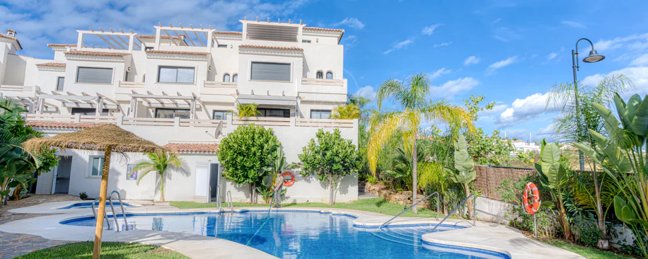 Wonderful three-bedroom townhouse located in the gated community of Agra Residencial, Estepona