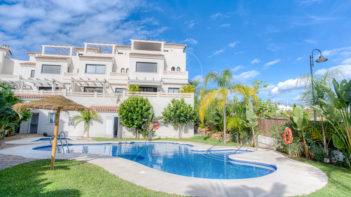 Wonderful three-bedroom townhouse located in the gated community of Agra Residencial, Estepona