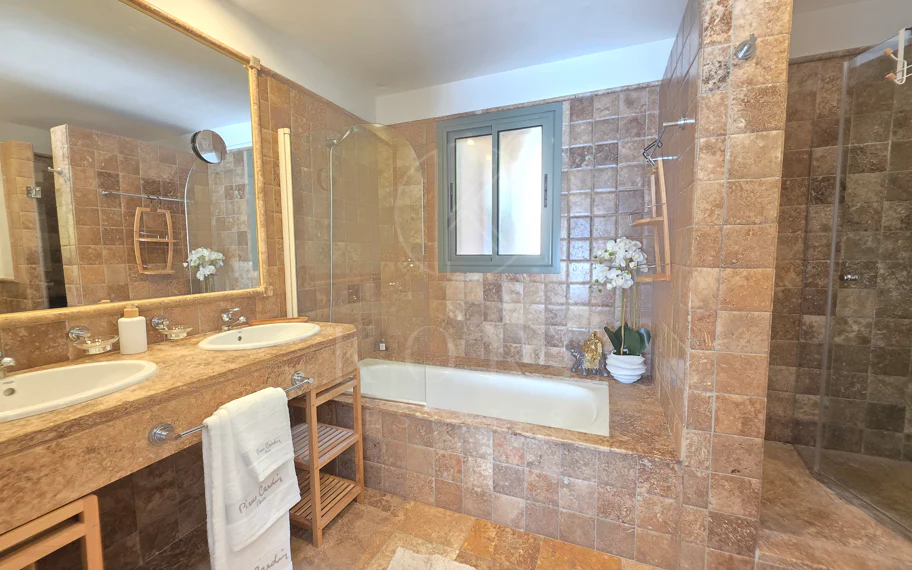 Exquisite Ground Floor Apartment in Benatalaya