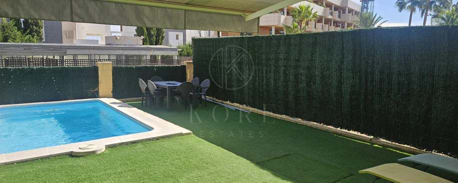 Adosado totalmente renovado con potencial de expansión en Riviera Beach, Cancelada