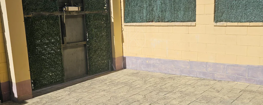 Adosado totalmente renovado con potencial de expansión en Riviera Beach, Cancelada