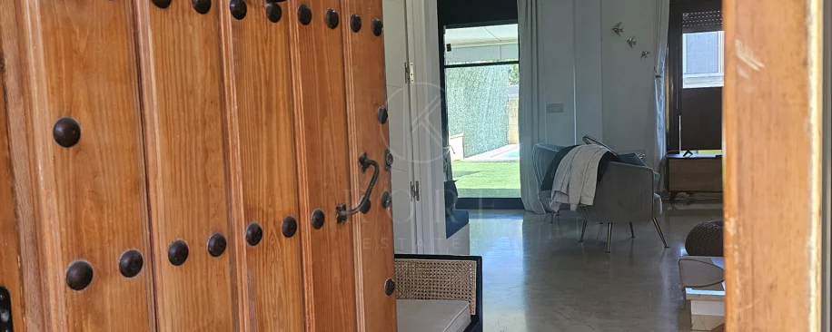 Adosado totalmente renovado con potencial de expansión en Riviera Beach, Cancelada