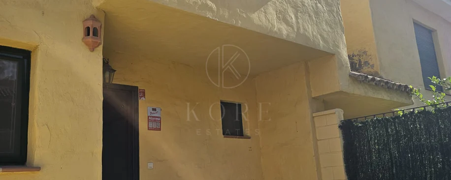Adosado totalmente renovado con potencial de expansión en Riviera Beach, Cancelada