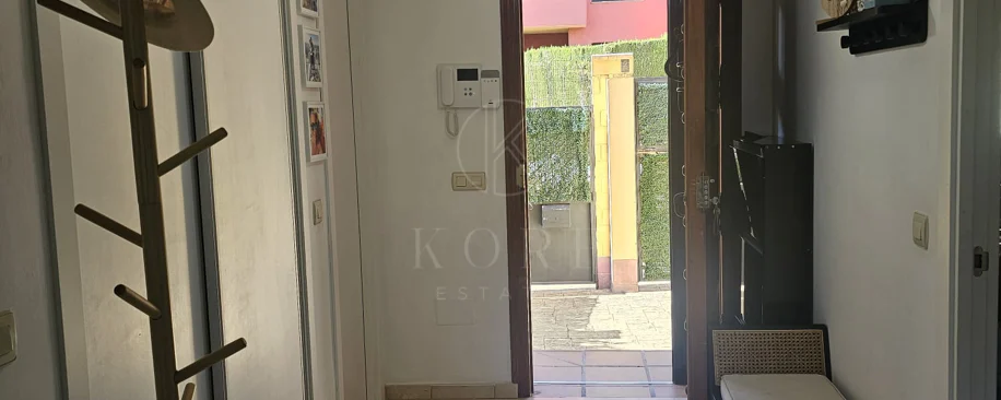Adosado totalmente renovado con potencial de expansión en Riviera Beach, Cancelada