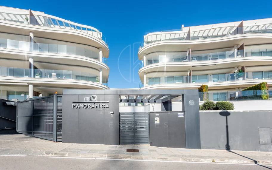 Stylish 2 bedrooms apartment with terrace and sea views in Panoramica, El Higueron