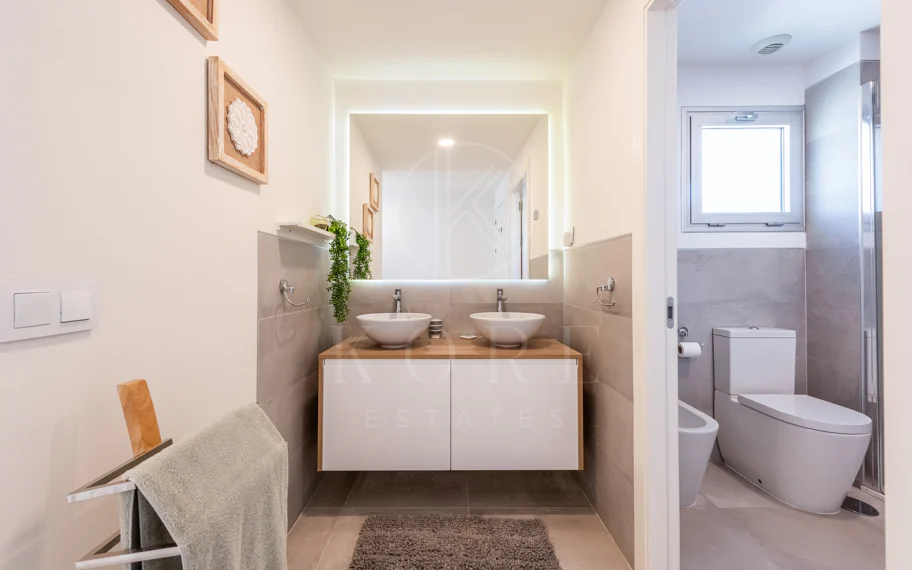 Stylish 2 bedrooms apartment with terrace and sea views in Panoramica, El Higueron