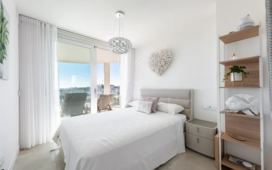 Stylish 2 bedrooms apartment with terrace and sea views in Panoramica, El Higueron
