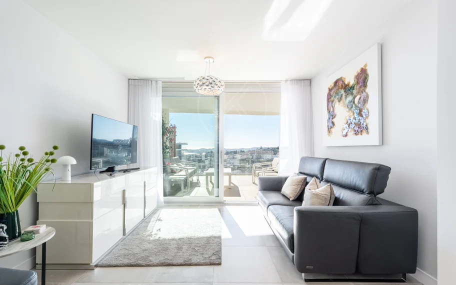 Stylish 2 bedrooms apartment with terrace and sea views in Panoramica, El Higueron