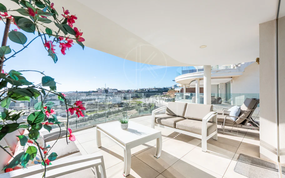 Stylish 2 bedrooms apartment with terrace and sea views in Panoramica, El Higueron