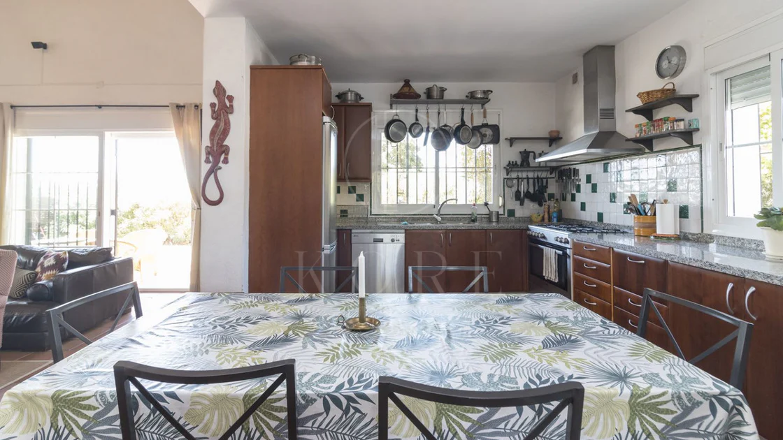 Villa for sale in Estepona