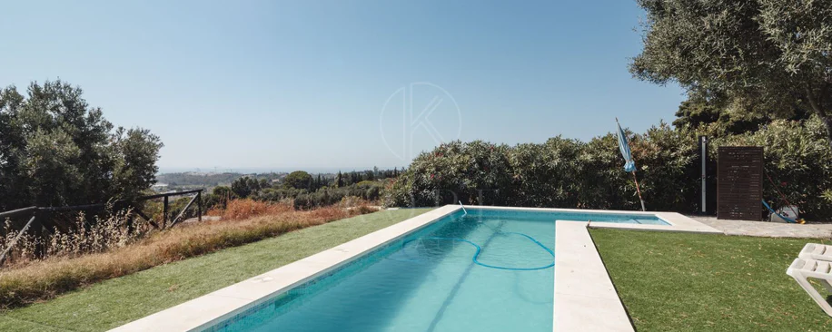 Villa for sale in Estepona