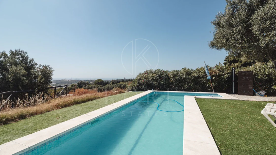 Villa for sale in Estepona