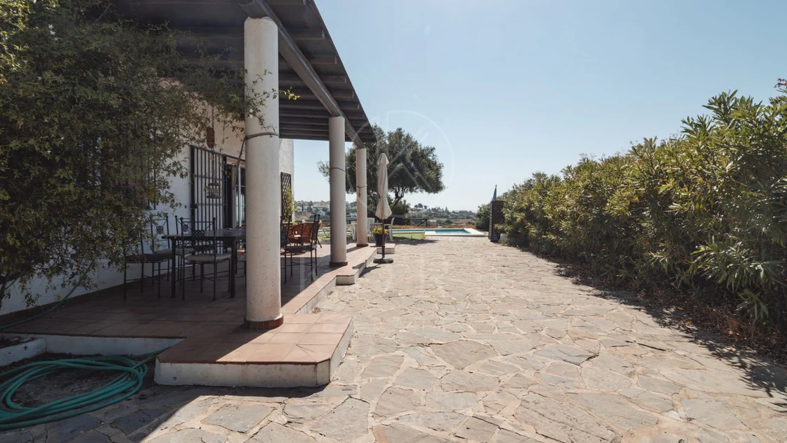Villa for sale in Estepona