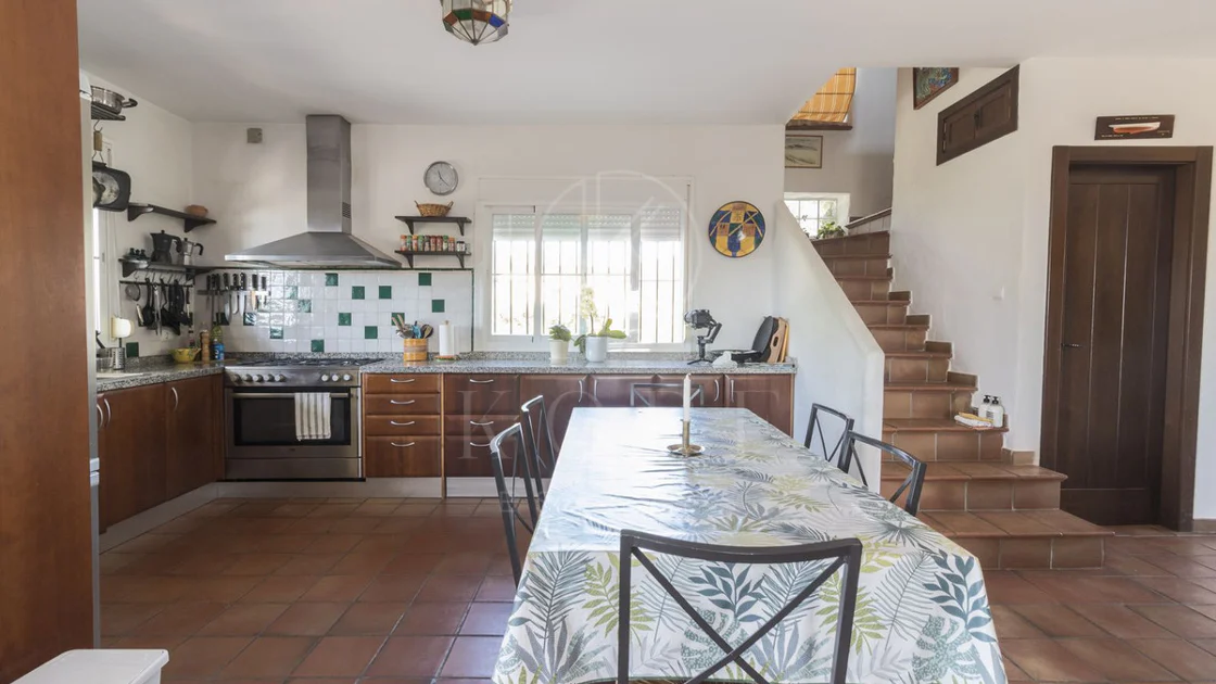 Villa for sale in Estepona