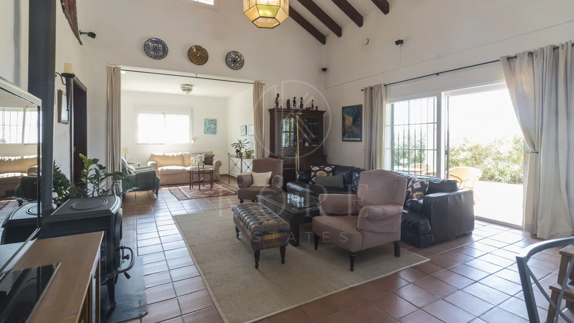 Villa for sale in Estepona