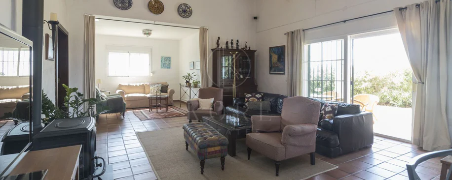 Villa for sale in Estepona