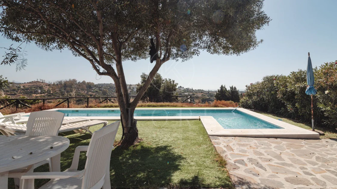 Villa for sale in Estepona