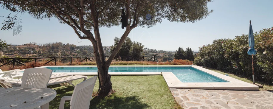 Villa for sale in Estepona