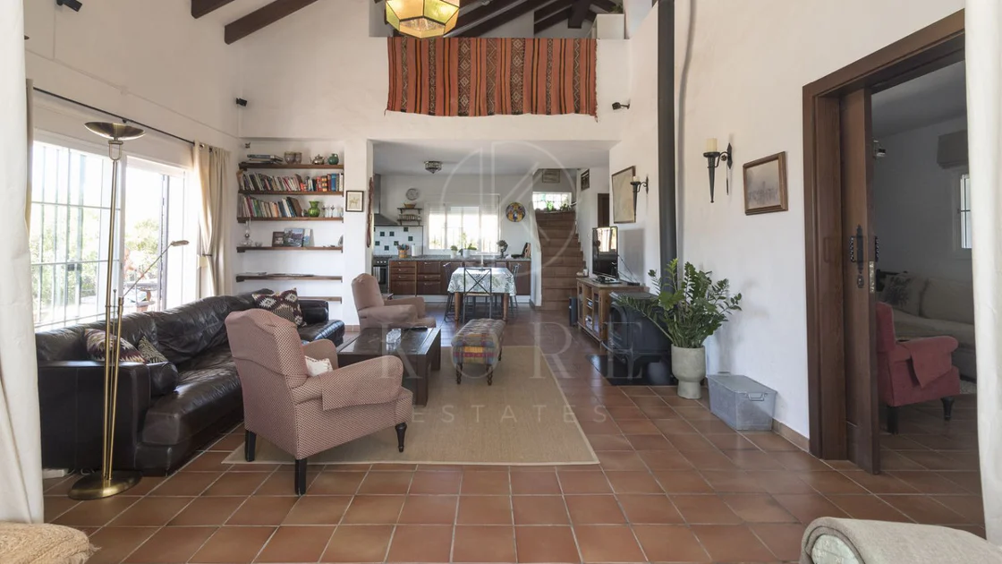 Villa for sale in Estepona