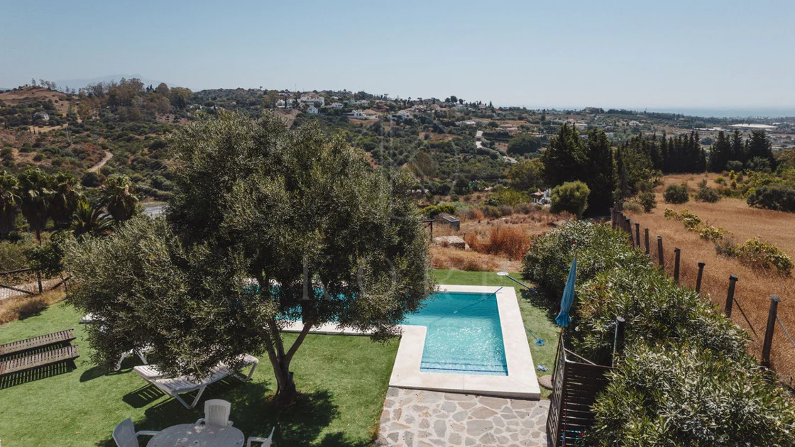 Villa for sale in Estepona