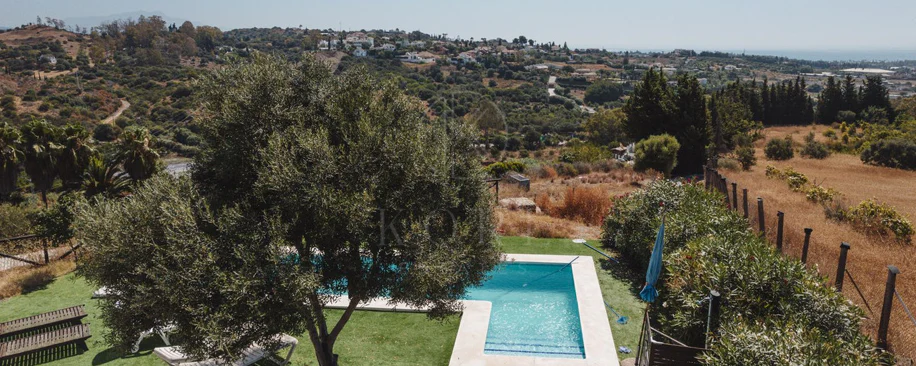 Villa for sale in Estepona
