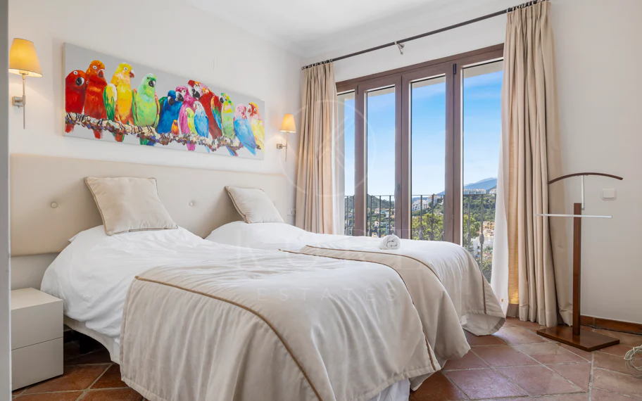 Town House for sale in La Heredia, Benahavis