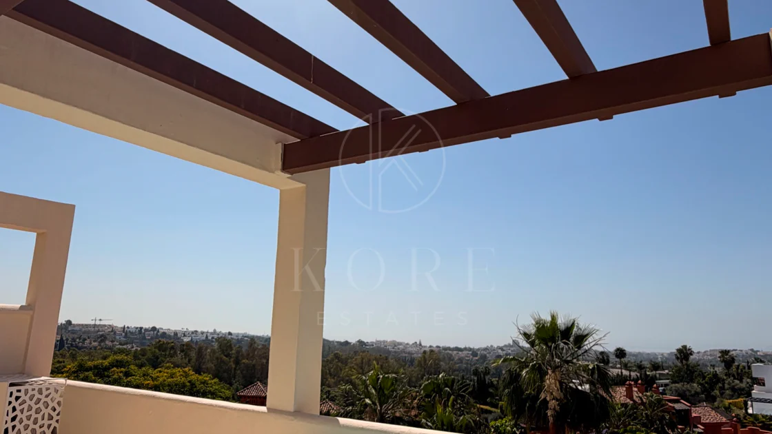 Renovated 3 Bedroom Apartment with sea & mountain views in Nueva Andalucía