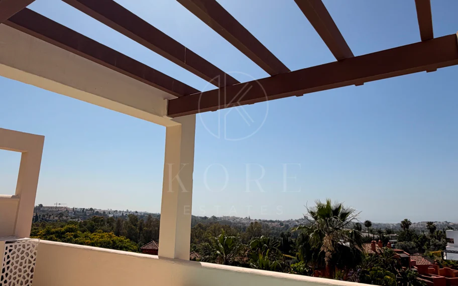 Renovated 3 Bedroom Apartment with sea & mountain views in Nueva Andalucía