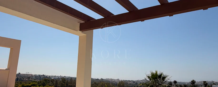 Renovated 3 Bedroom Apartment with sea & mountain views in Nueva Andalucía