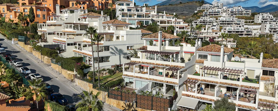 Renovated 3 Bedroom Apartment with sea & mountain views in Nueva Andalucía