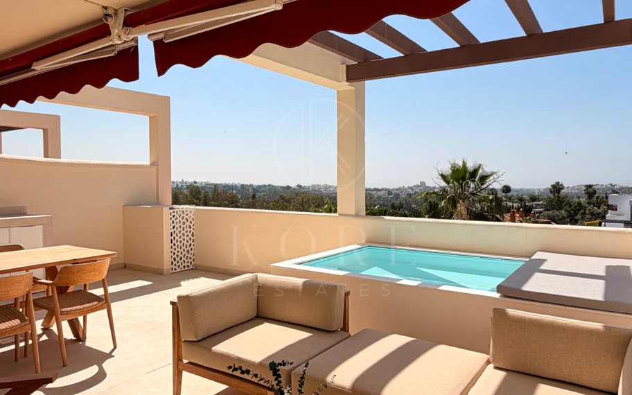 Renovated 3 Bedroom Apartment with sea & mountain views in Nueva Andalucía