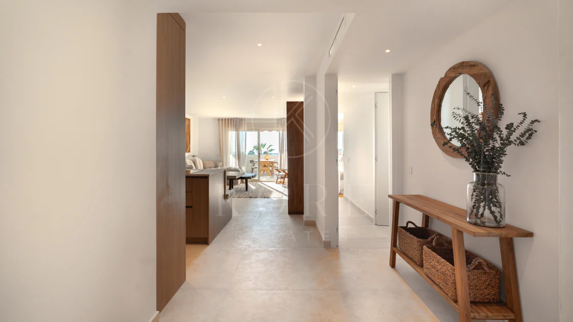 Renovated 3 Bedroom Apartment with sea & mountain views in Nueva Andalucía