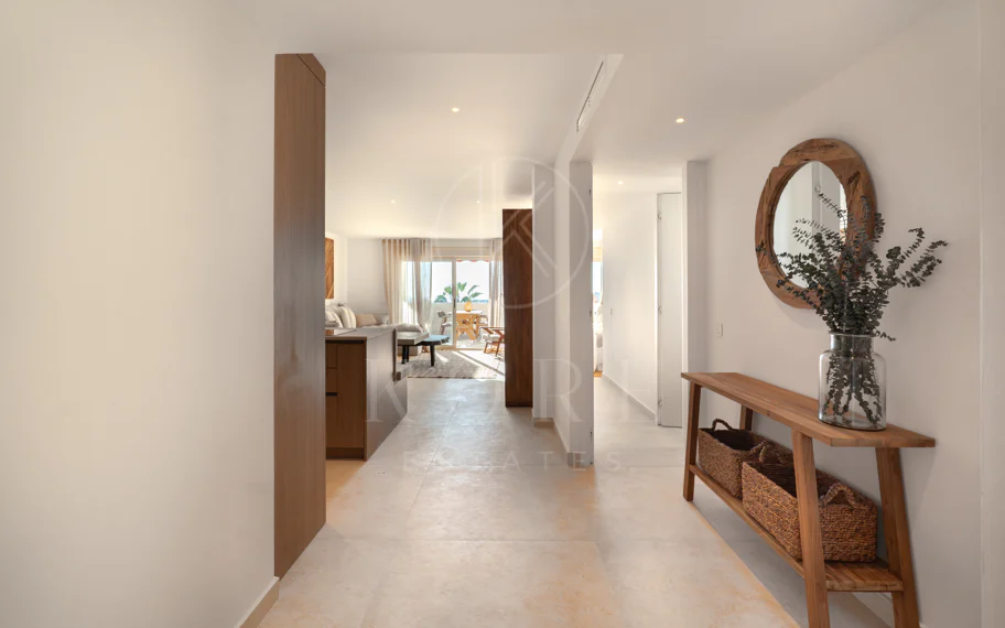 Renovated 3 Bedroom Apartment with sea & mountain views in Nueva Andalucía