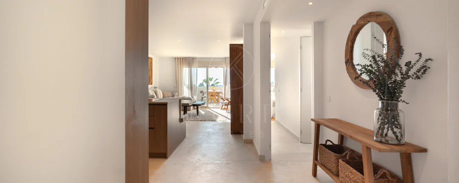 Renovated 3 Bedroom Apartment with sea & mountain views in Nueva Andalucía