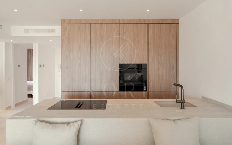 Renovated 3 Bedroom Apartment with sea & mountain views in Nueva Andalucía