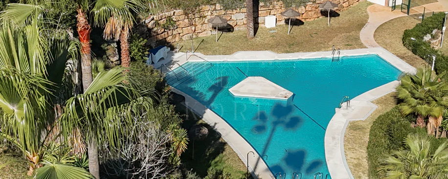 Renovated 3 Bedroom Apartment with sea & mountain views in Nueva Andalucía