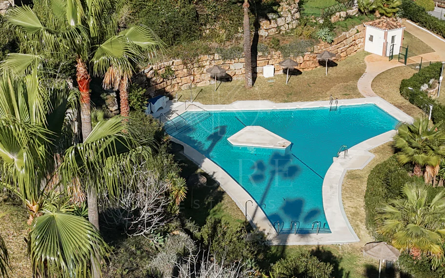 Renovated 3 Bedroom Apartment with sea & mountain views in Nueva Andalucía