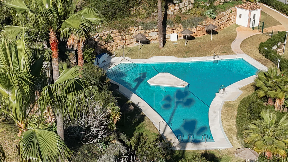 Renovated 3 Bedroom Apartment with sea & mountain views in Nueva Andalucía