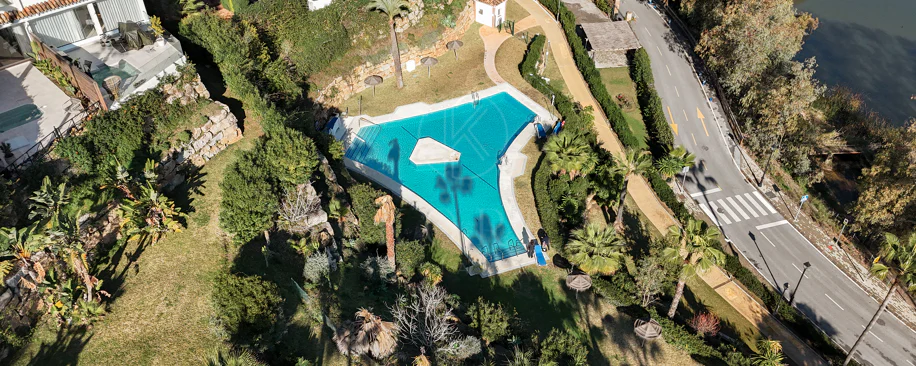 Renovated 3 Bedroom Apartment with sea & mountain views in Nueva Andalucía