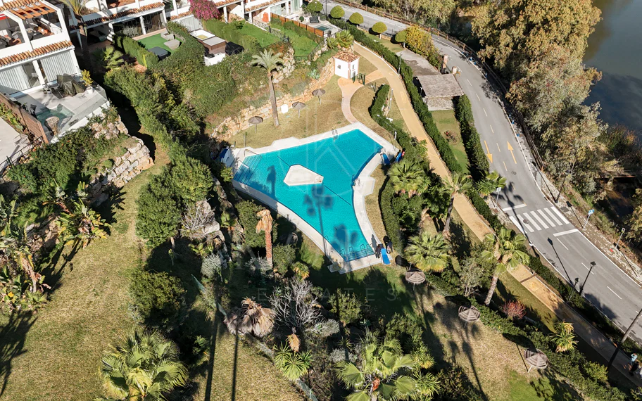 Renovated 3 Bedroom Apartment with sea & mountain views in Nueva Andalucía