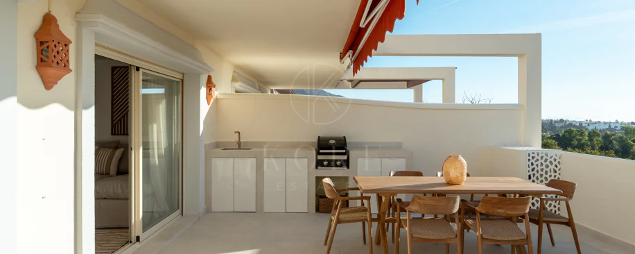 Renovated 3 Bedroom Apartment with sea & mountain views in Nueva Andalucía
