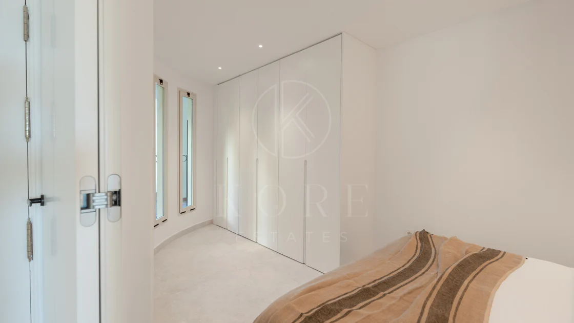 Renovated 3 Bedroom Apartment with sea & mountain views in Nueva Andalucía
