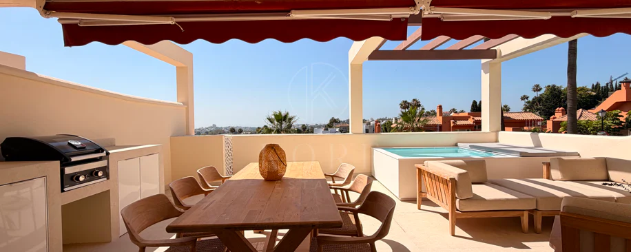 Renovated 3 Bedroom Apartment with sea & mountain views in Nueva Andalucía