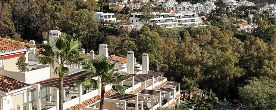 Renovated 3 Bedroom Apartment with sea & mountain views in Nueva Andalucía