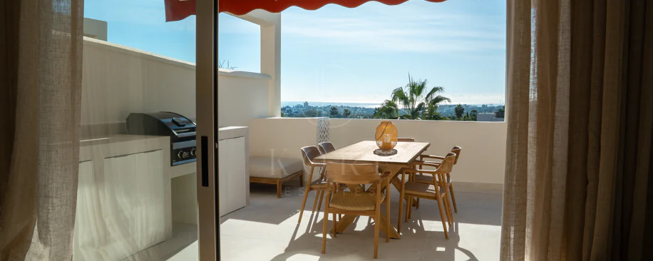 Renovated 3 Bedroom Apartment with sea & mountain views in Nueva Andalucía