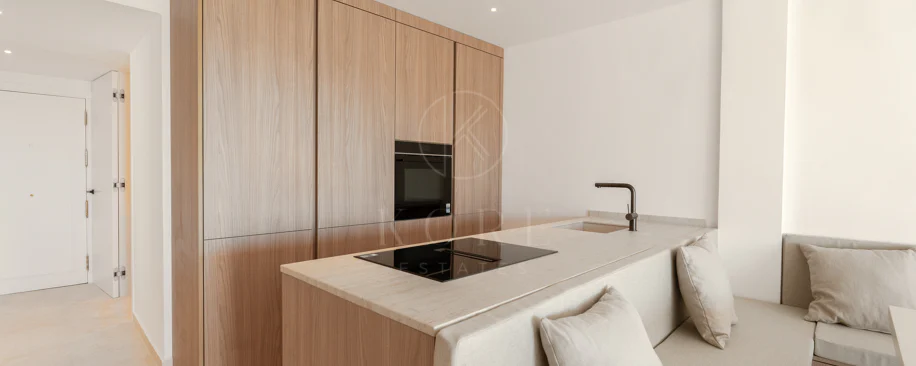 Renovated 3 Bedroom Apartment with sea & mountain views in Nueva Andalucía
