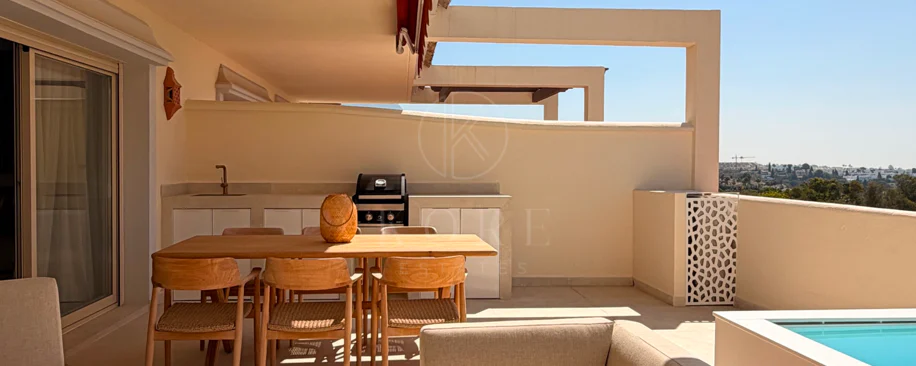 Renovated 3 Bedroom Apartment with sea & mountain views in Nueva Andalucía