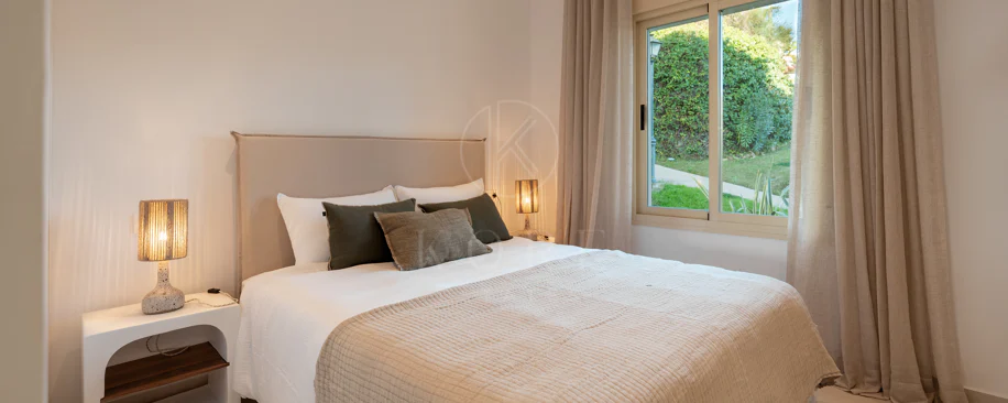 Renovated 3 Bedroom Apartment with sea & mountain views in Nueva Andalucía